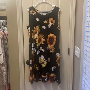 Women’s sunflower sundress with pockets